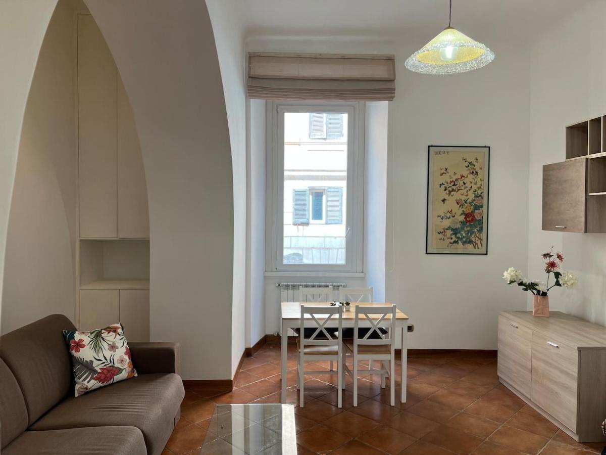 Paolina Lovely Roma
